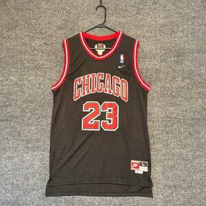 Vintage 90s-00s Jordan Chicago Bulls NBA Nike embroidered Jersey Size L MJ 23